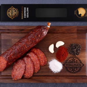 Tóalmási CSEMEGE kézműves Mangalica szalámi díszdobozban (450g)